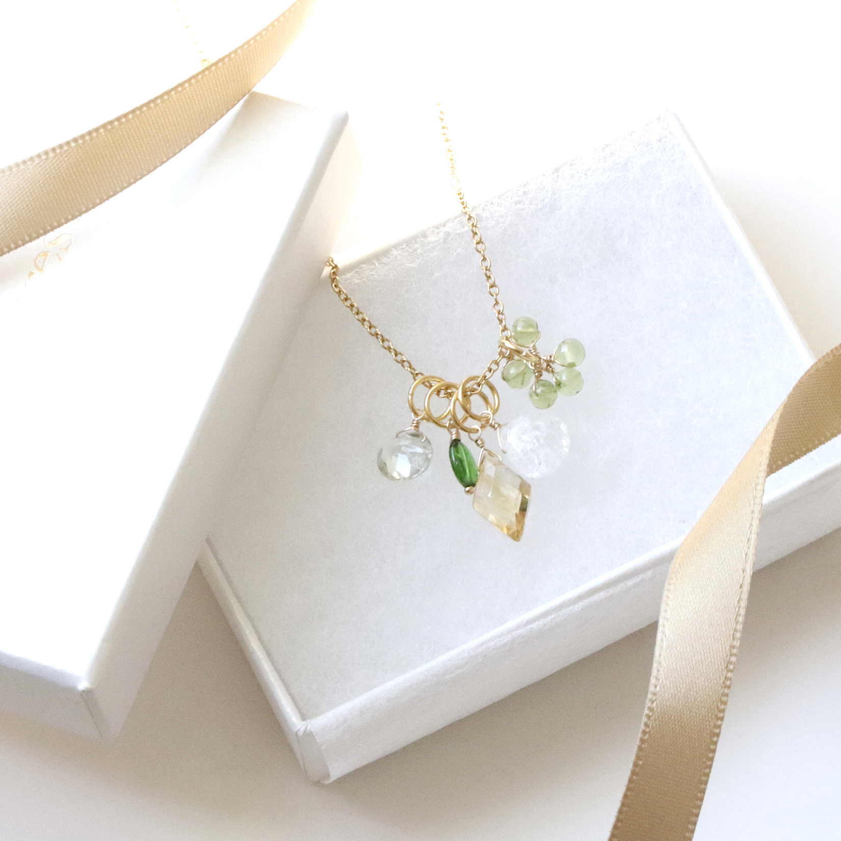 「Sunny Green」5つの天然石チャーム 着せ替えネックレス|サージカルステンレス